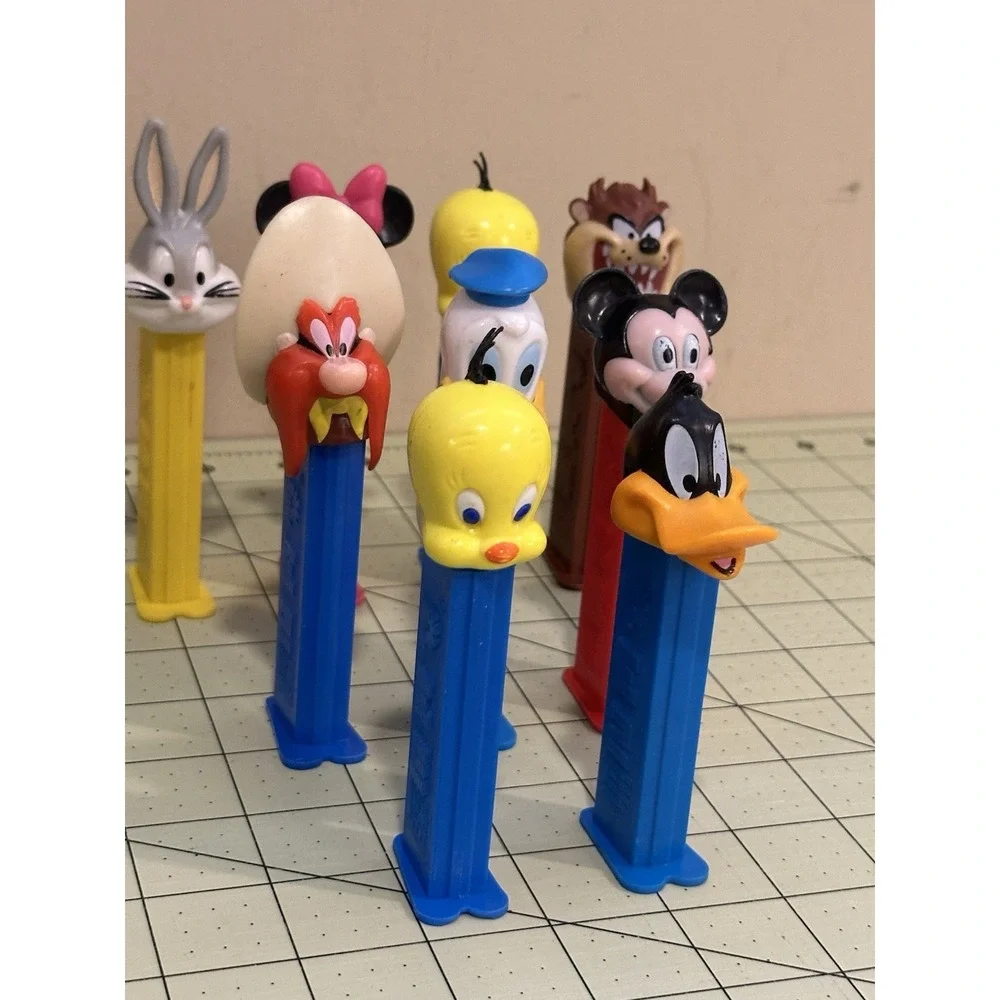 vintage pez dispensers‎ ( Disney & Looney Tunes )